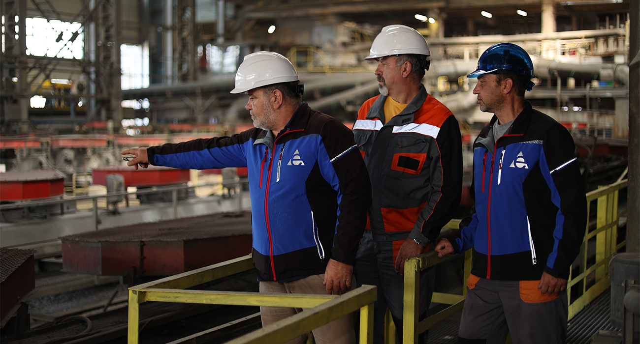 Employees of Ellatzite Med in work protective clothing at the plant.