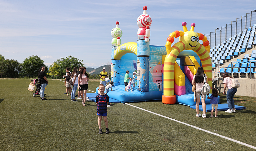 Надуваем замък на детския празник